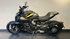 Ducati Diavel V4 - Dark Stealth Yellow (25MY)